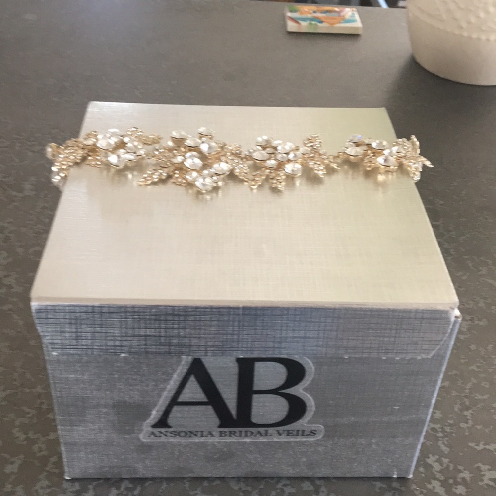 Stunning bridal headband